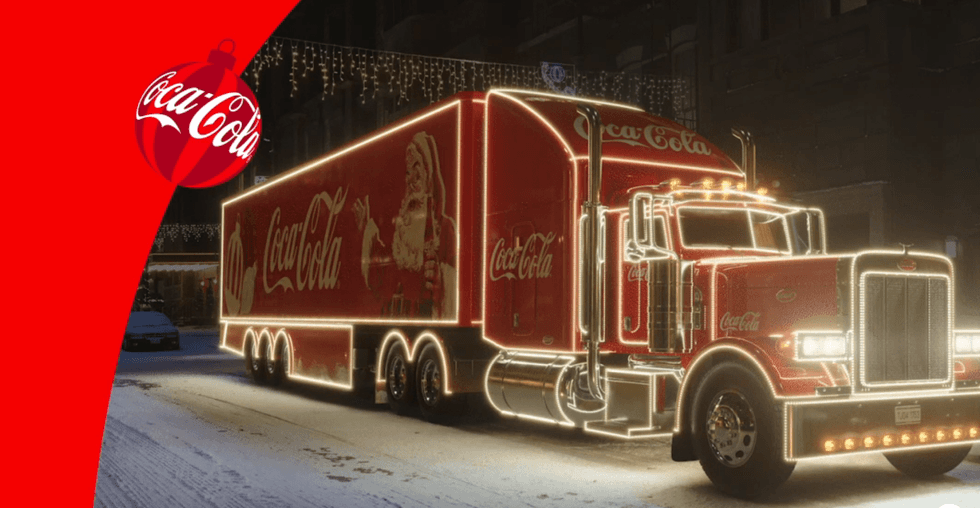 La caravane Coca-Cola tout illumin\u00e9e.