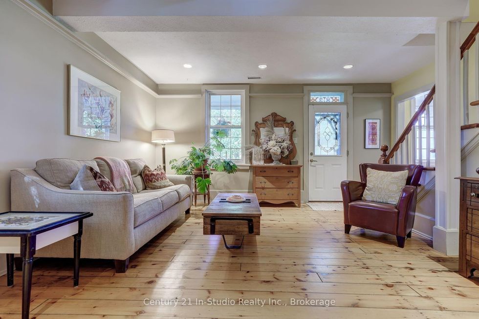 The sitting area.