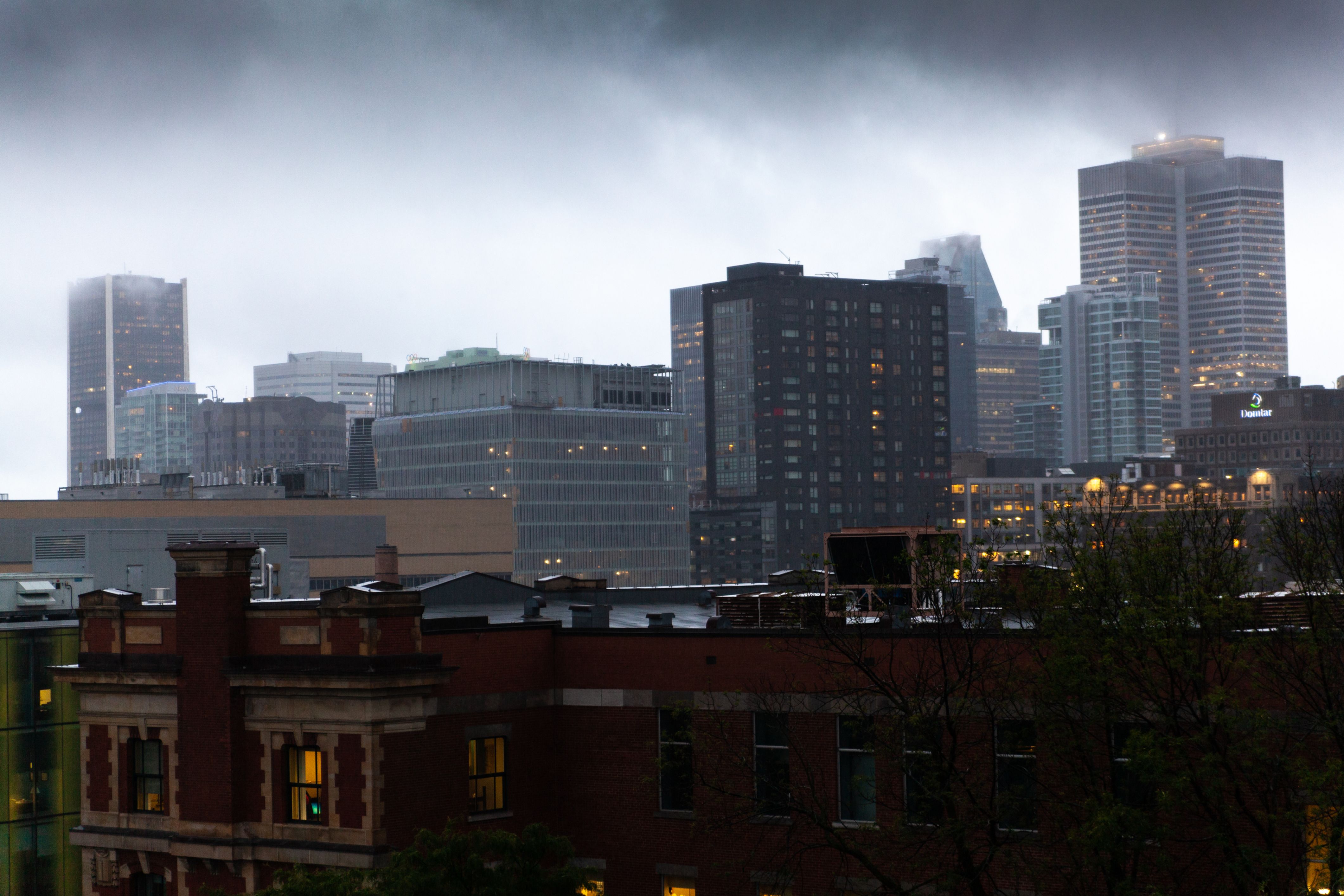 The Quebec Friday Weather : Thunderstorms, Strong Winds & Snow (VIDEO)