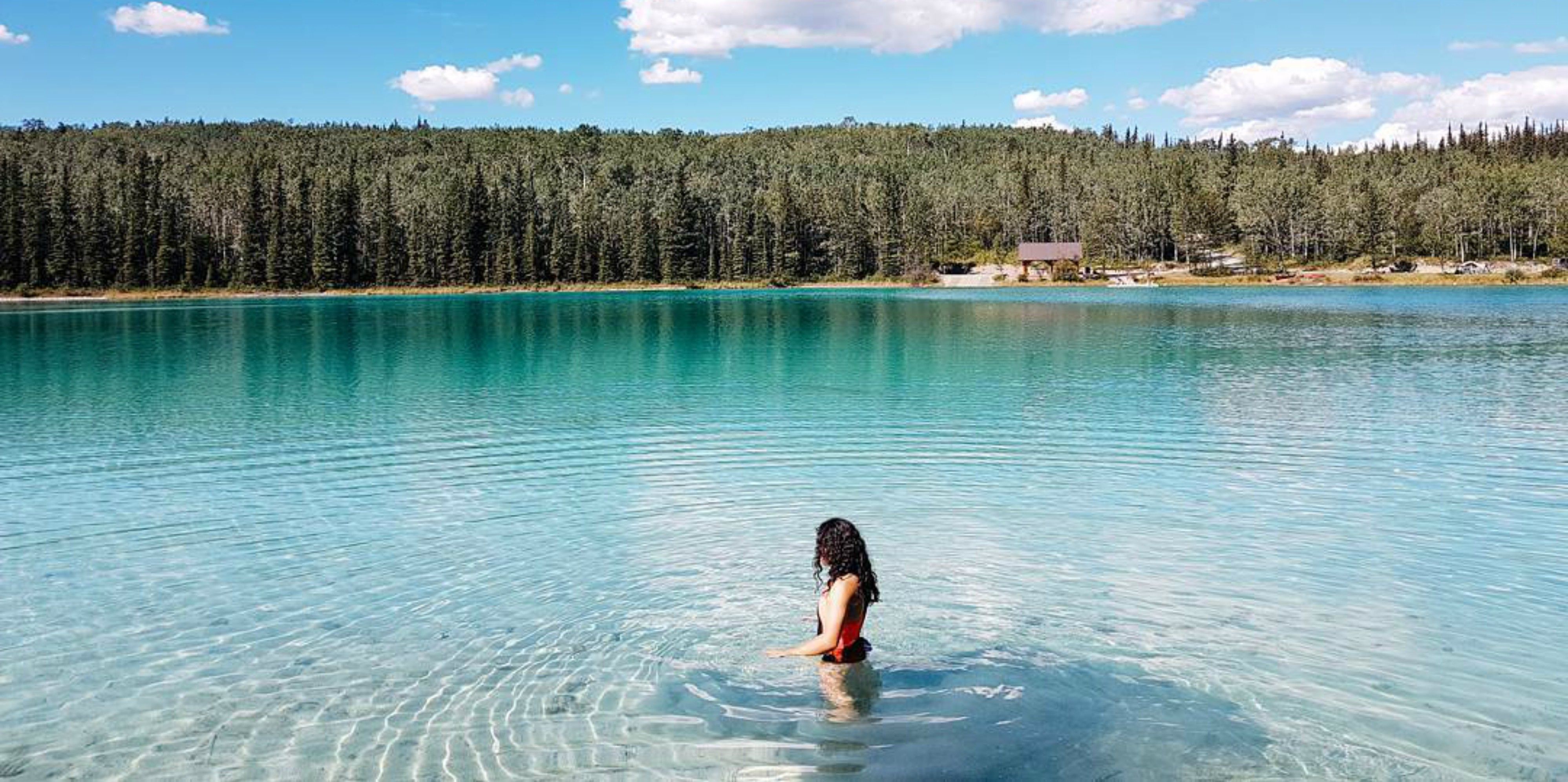 Unique BC Lake Has Crystal-Clear Water & Will Transport You To The Bahamas