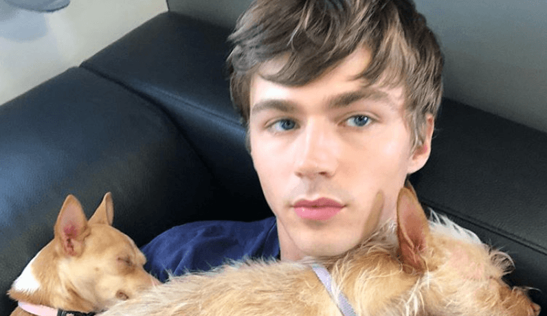 Cet acteur canadien dans Locke & Key est en couple avec Miles (Alex) de 13 Reasons Why 