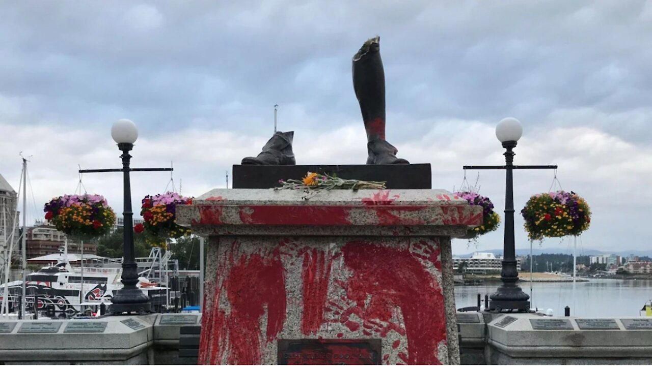 Protestors In Manitoba & BC Ripped Down Multiple Statues On Canada Day (VIDEOS)