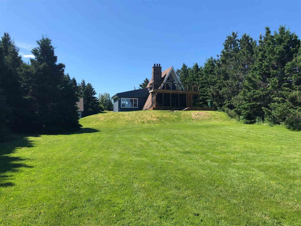 Nova Scotia Waterfront Home For Sale Has A 3K Foot Oceanside Trail