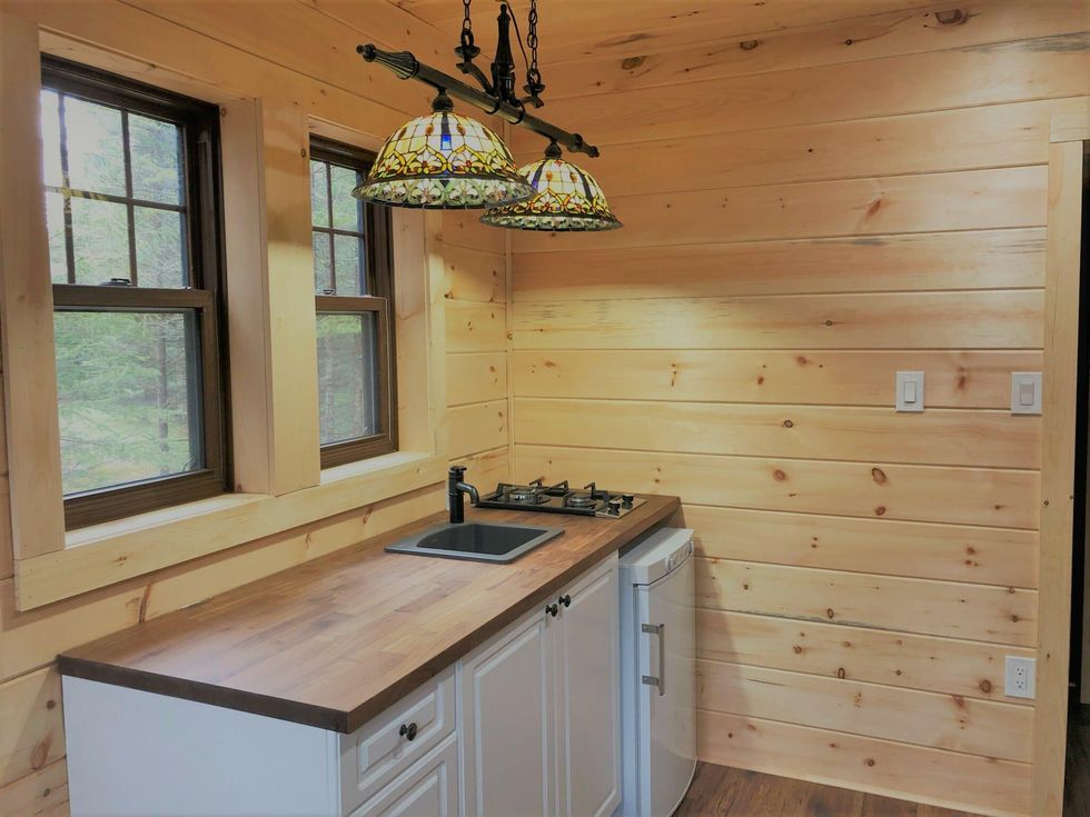 This Tiny House For Sale In Ontario Is Only $50k & It\u2019s Super Cozy