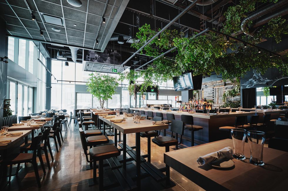 \u200bLe resto Les Enfants Terribles \u00e0 Brossard.