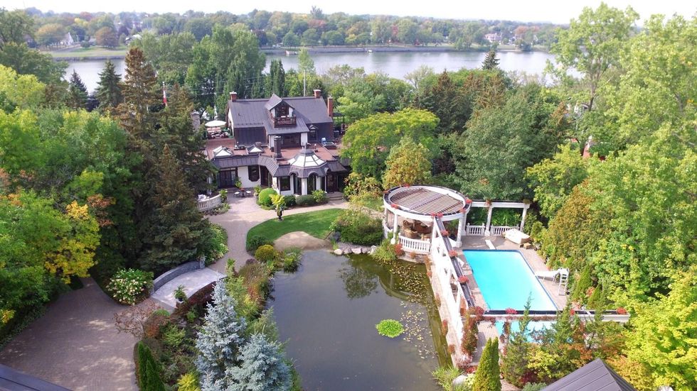 \u200bMaison \u00e0 vendre au Mont-Saint-Hilaire.