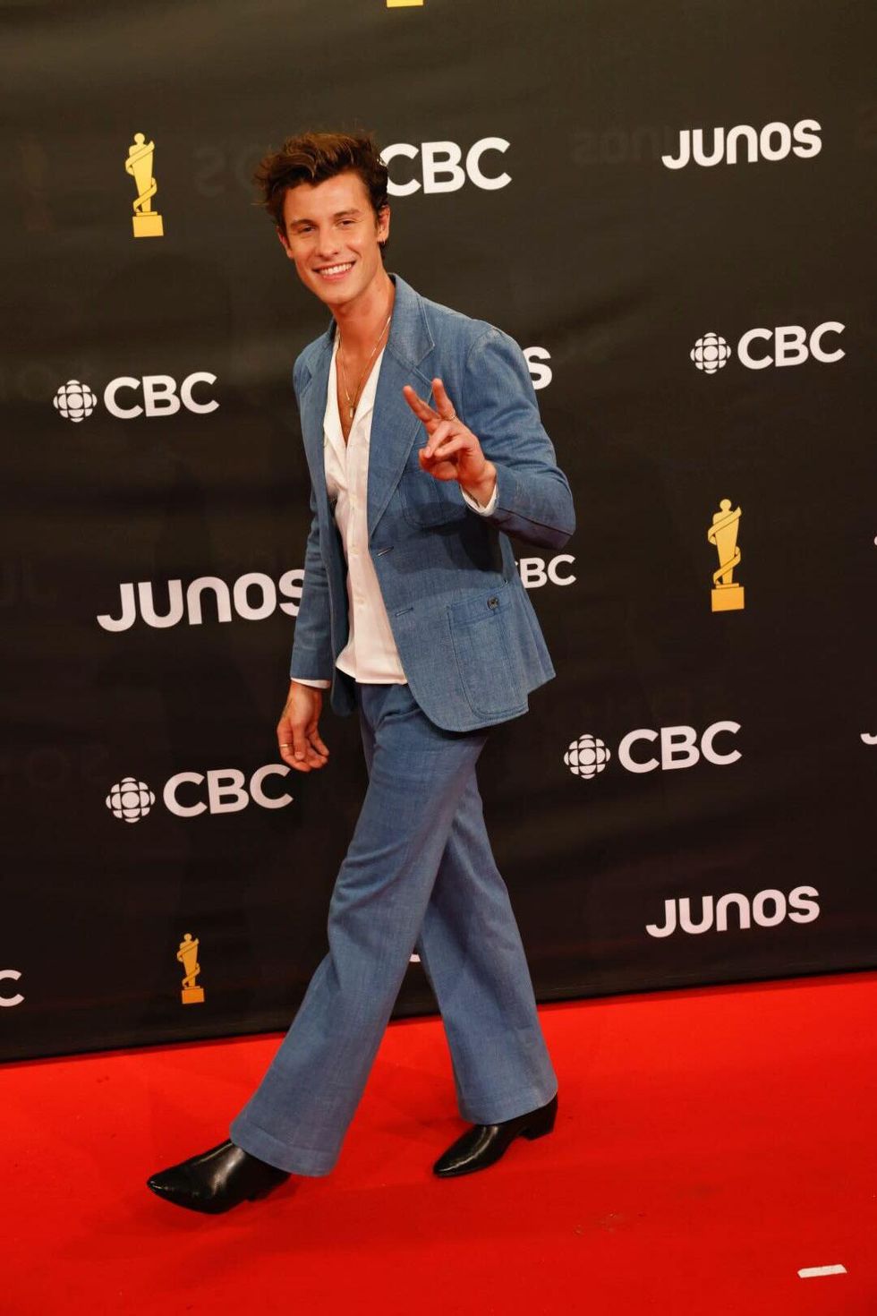 Shawn Mendes at the JUNOS.