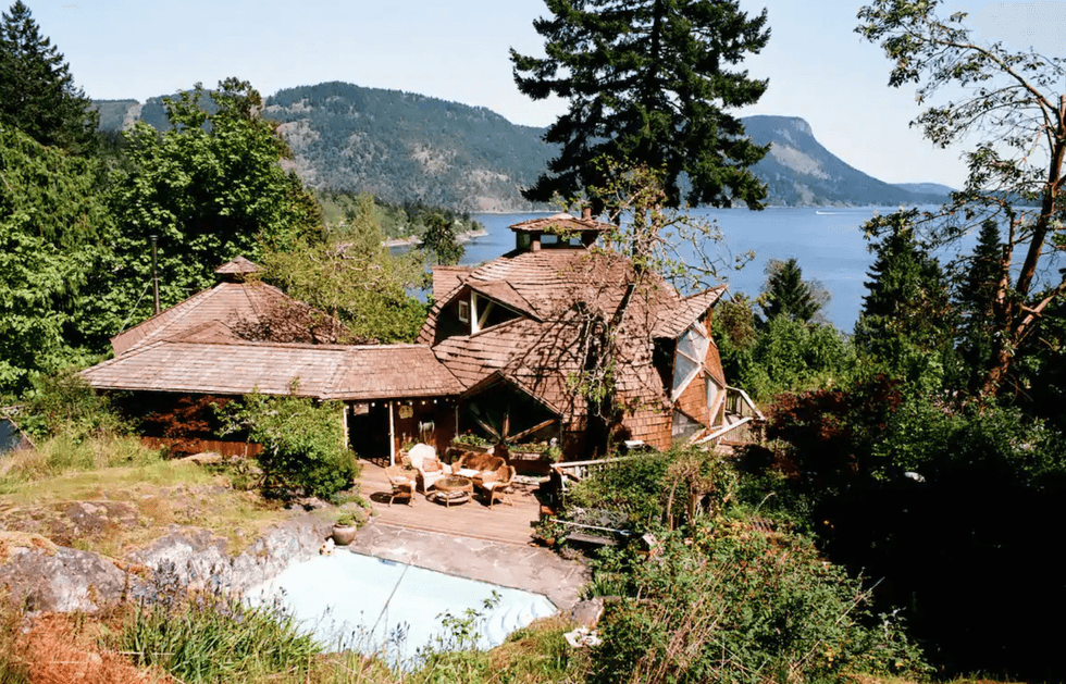 \u200bDome stay with ocean views.