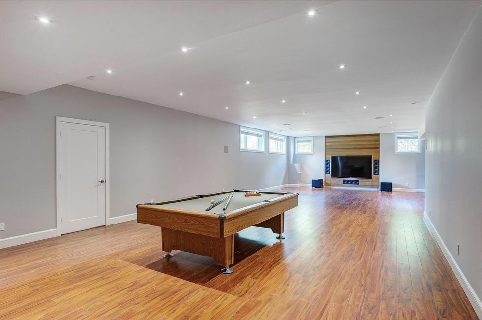 Salle de billard.
