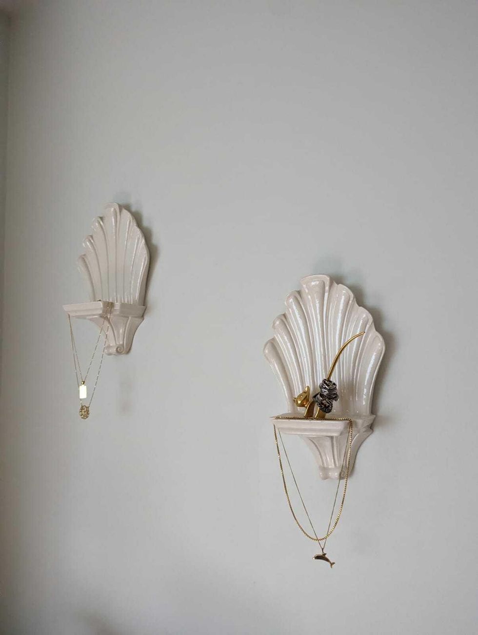 Two shell-shaped shelves.