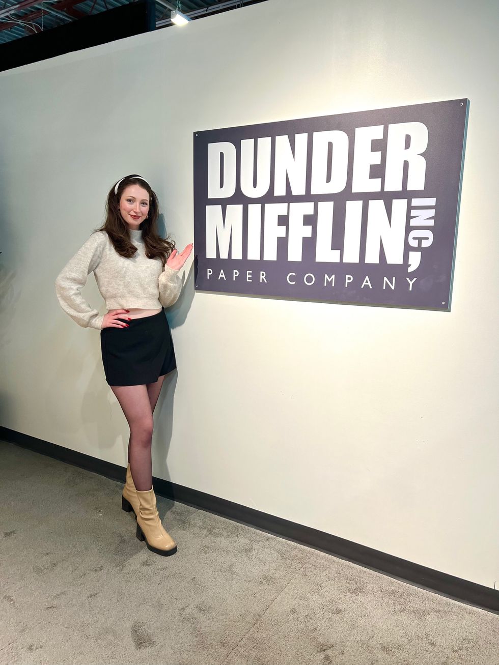Dunder Mifflin sign.