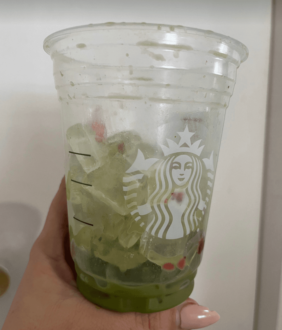 Nouveau matcha latte \u00e0 la fraise.
